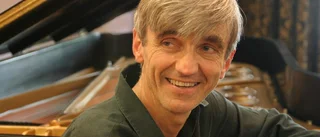 Pianogiganten Paul Roberts ger konsert i Flen
