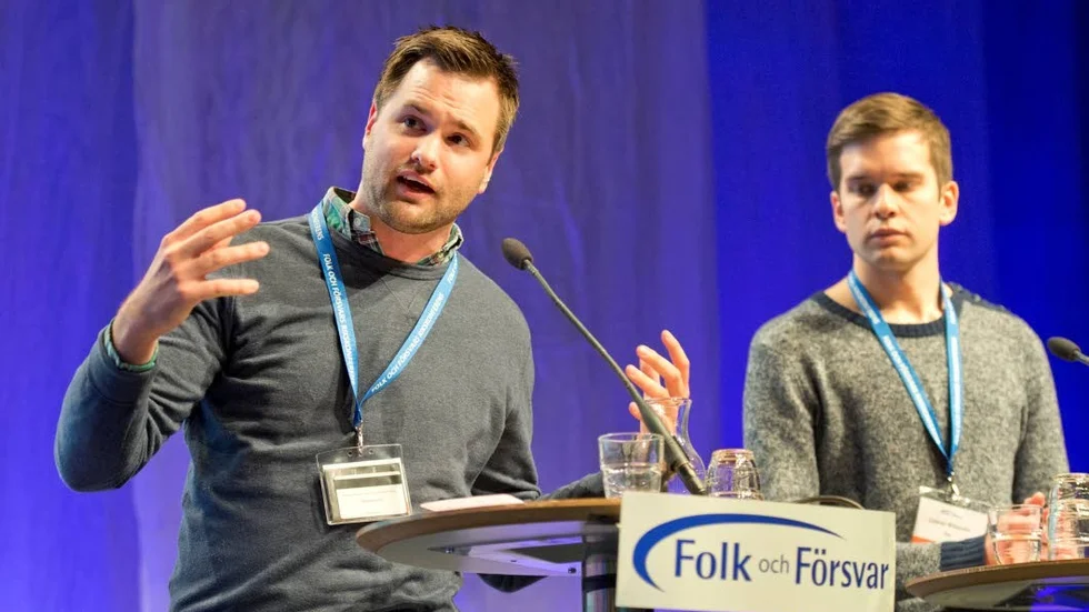Erik Bengtzboe som MUF-ordförande under Folk och Försvars konferens 2013.