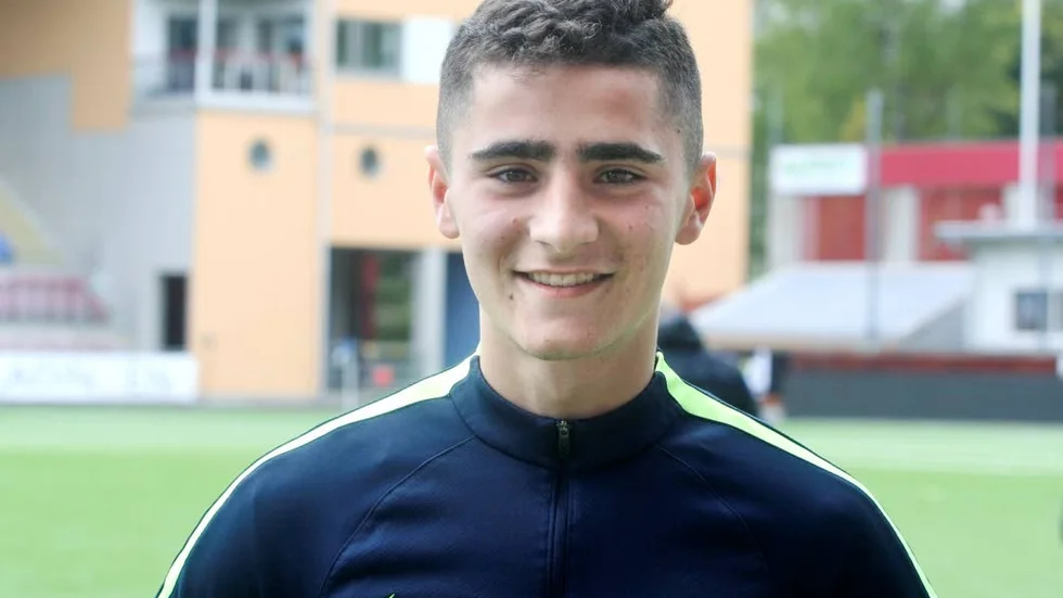 18-årige Eskilstunakillen Ismet Lushako belönades nyligen med ett A-lagskontrakt med allsvenska AFC Eskilstuna.