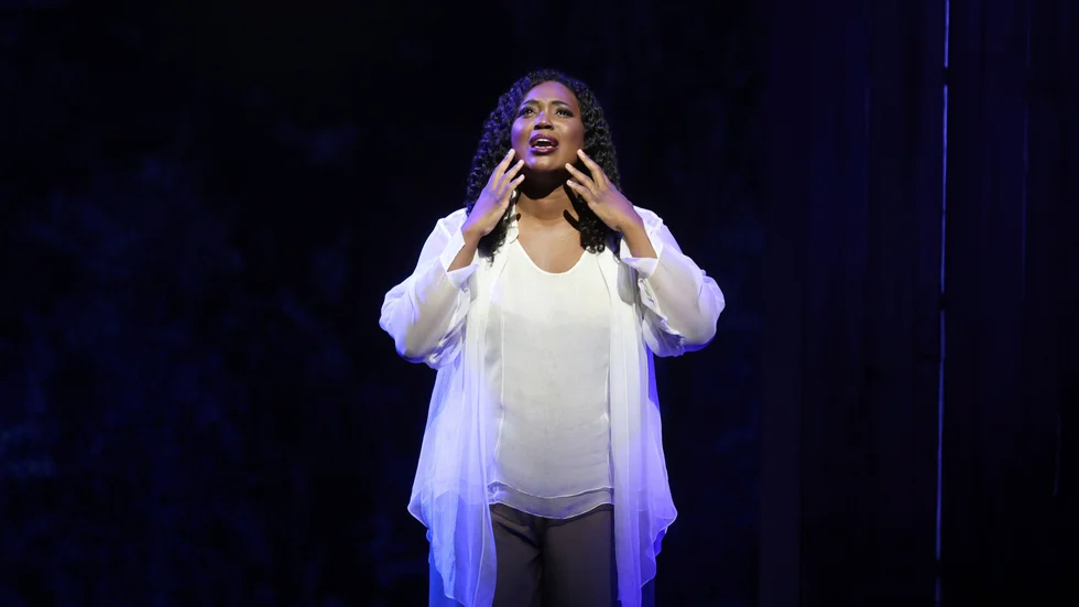 Angel Blue repeterar en uppsättning i USA. I somras hoppade hon av uppsättning av La Traviata i Verona på grund av att en annan uppsättning sminkade en sångares hud mörk.