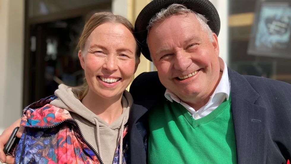 Svante Lindqvist möter bland annat Sofia Jannok under sin resa för att förstå begreppet världsmusik samtidigt som han söker musikens själ i den nya radioserien "Den motvilliga världsmusikern".