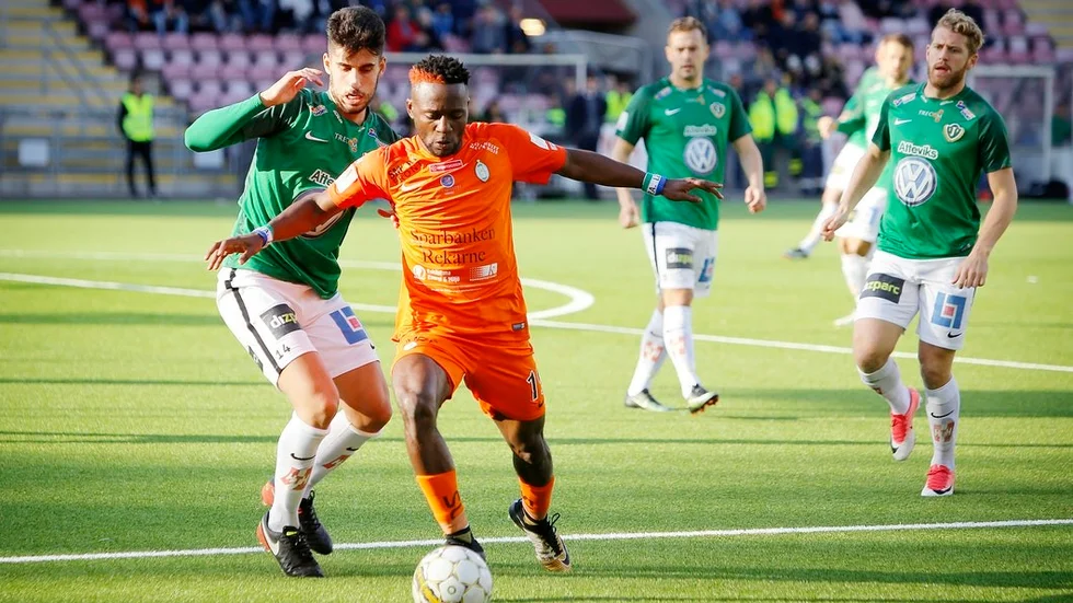 AFC-stjärnan Mohamed Buya Turay är förbannad och kräver att få lämna AFC Eskilstuna.