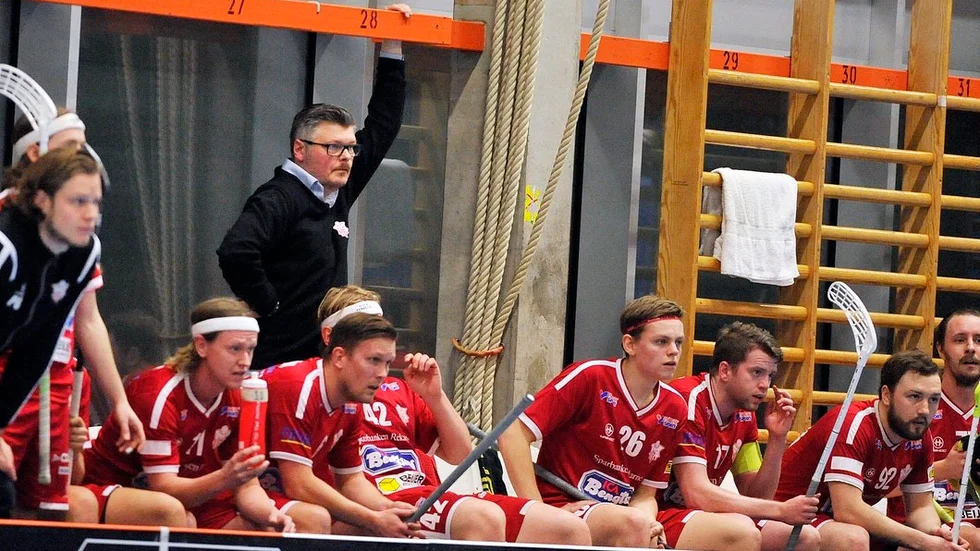 Peter Lund är tämligen övertygad om att seriesegrande Salem vill möta hans Strängnäs IBK i SSL-kvalet. Om han får rätt vet vi på söndagseftermiddagen, kort efter den sista allsvenska omgången. Foto: Joakim Serrander