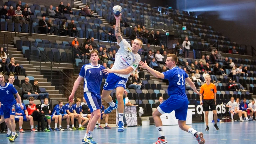 Christopher Wålinder var matchens första målskytt förra årets seriepremiär. Nu väntar en ny seriepremiär - fast i division 1 mot Skuru IK. Det blir något att bita i, menar kapten Wålinder.