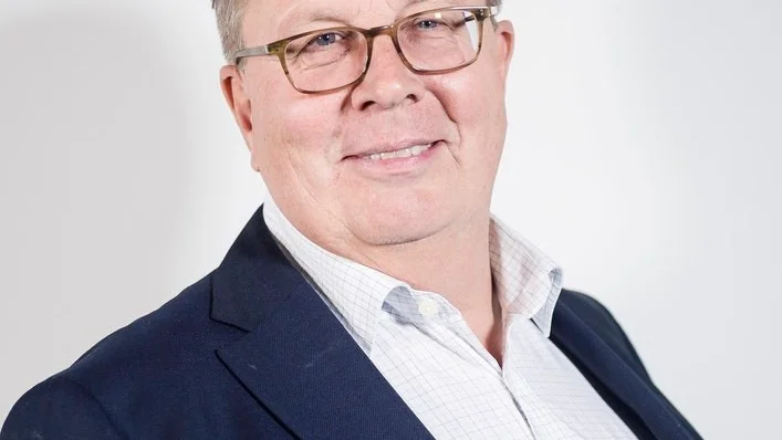 Michael Swedberg (M) säger att alla moderater han känner tycker att det är tråkigt att Center och L väljer att släppa fram Löfven.