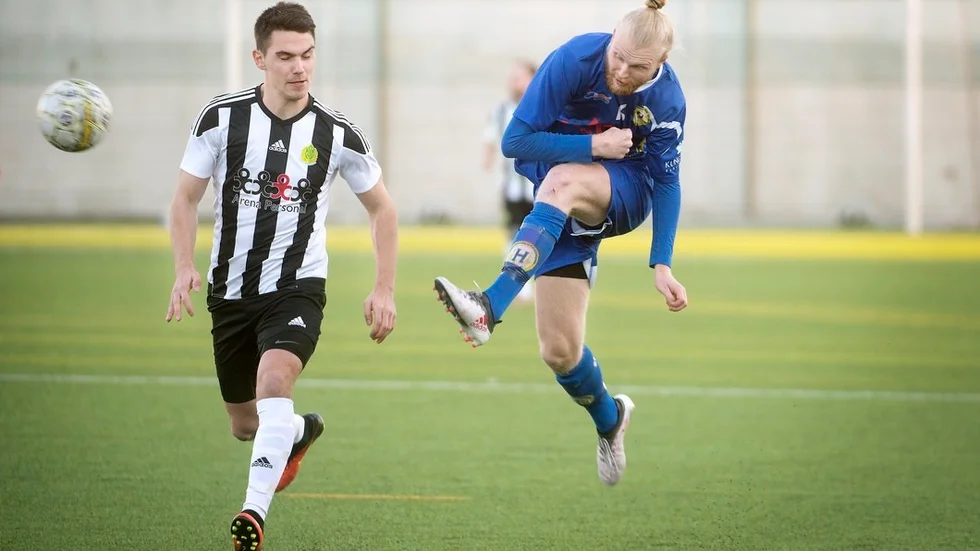 Marcus Björklund (till höger) stod för två av målen i Hargs segermatch borta mot nykomlingen Afrikansk FC.  FOTO: JENS ALVIN