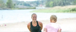 Morgonträning vid strandkanten