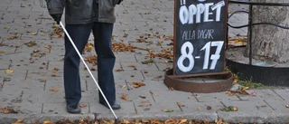 Tvinga politiker att leva med ögonbindel