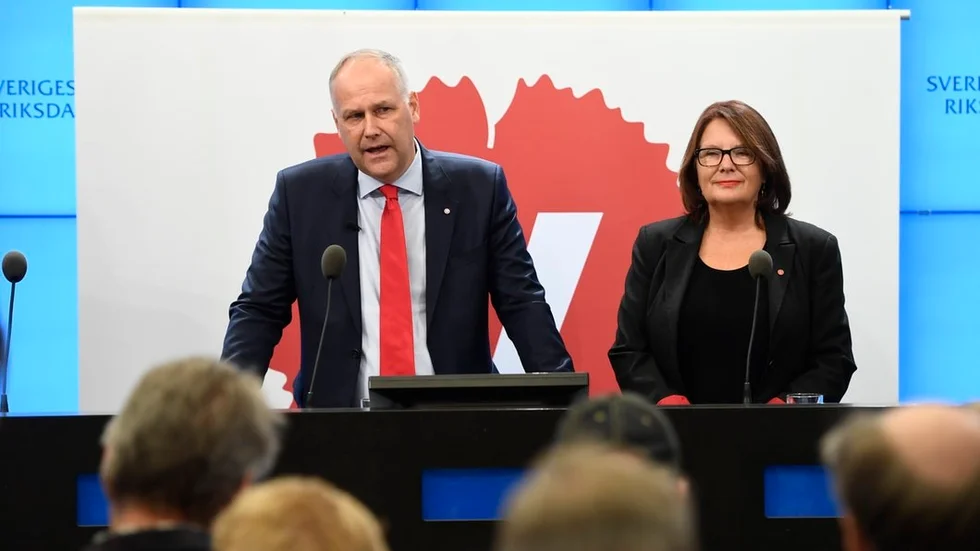 Jonas Sjöstedt och Lotta Johnsson Fornarve under torsdagens presskonferens.