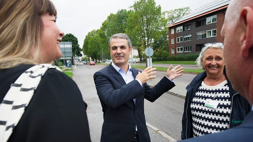 Stadsrådet Ibrahim Baylan (S) besökte Nyköping och Oxelösund på fredagen.