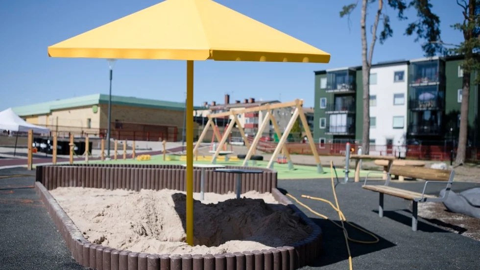 Utegym, lekplats, kiosk och möjlighet att pumpa cykeldäck finns i Tennisparken.