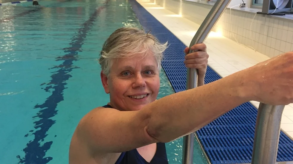 Marianne Skagerlind- Furå trivs bra i den fräscha simhallen men vill inte simma sin 1000-meters sträcka i andras gamla avlagda hudkrämer, hårgelé eller parfym.