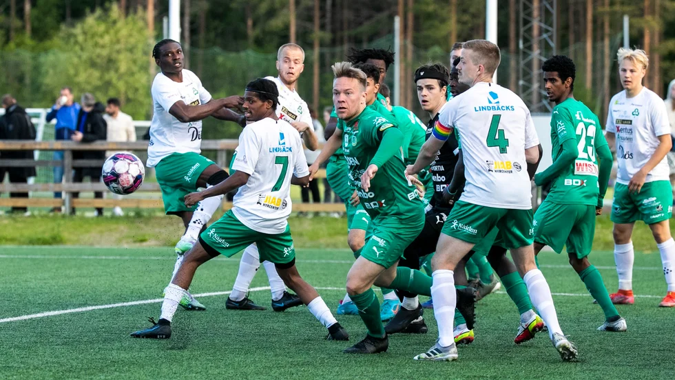 Baik får klara sig utan Miguel Hansson (7) i lördagens serieavslutning mot Älgarna-Härnösand på bortaplan. (Arkivbild)