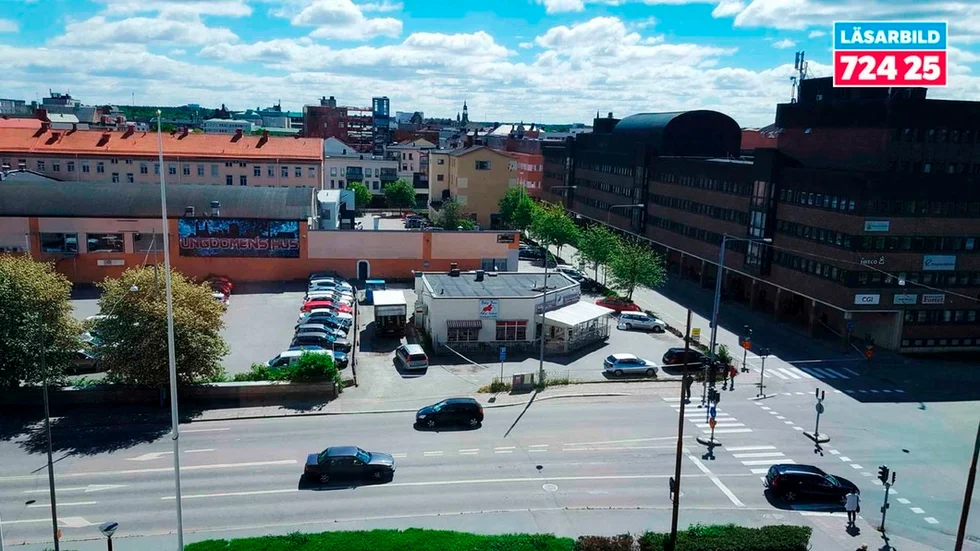 Torsdagen 1 juni spärrades stora delar av centrala Eskilstuna av. Tidigt inskickad bild på den övergivna lastbil blev månadens läsarbild.