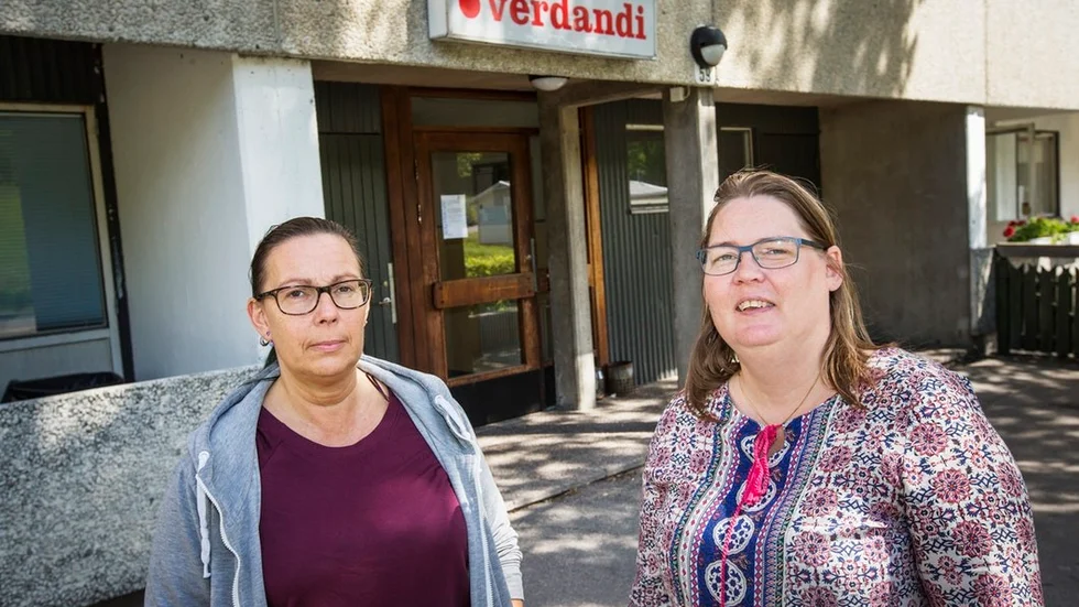 Dagens debattör Karin Johansson, verksamhetsansvarig på Verdandi, till höger på bilden. På bilden är också Mia Thernström som jobbar i fritidsgruppen.