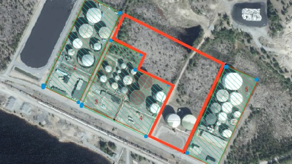 Politikerna i utskottet sa ja till försäljningen och gav företaget rabatt på priset på grund av metallföroreningarna.