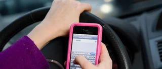 Passerade polis med mobilen vid ratten