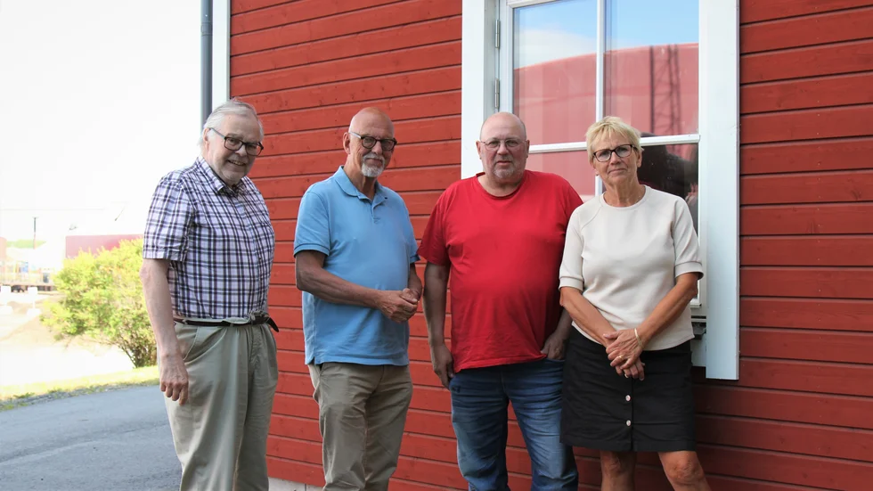 Lasse Lindell, EU-minister Hans Dahlgren, Tom Sundell och kommunalråd Margareta Widén (S) tror på att stärka fiskbeståndet i Östersjön.