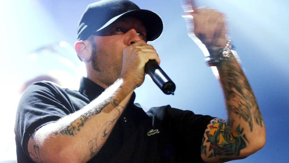Fred Durst i Limp Bizkit lider av hälsoproblem. Här under en konsert 2004. Arkivbild.