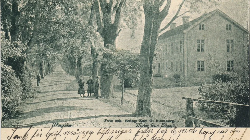 Pampetorpsallen med nuvarande museum till höger.