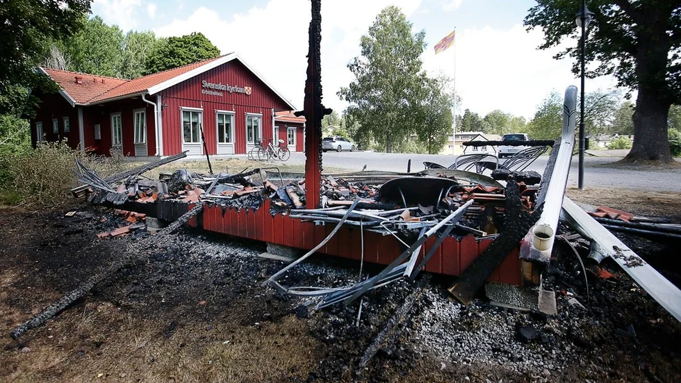 Larmet om branden inkom till räddningstjänsten vid 02.20.