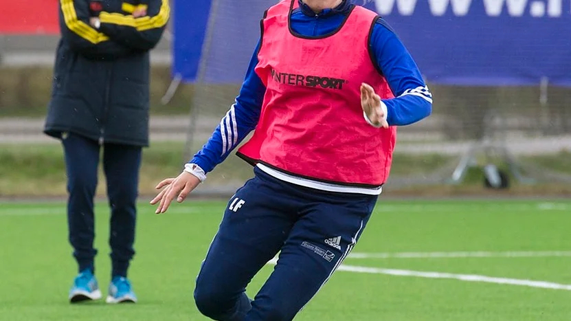 Lisa Flisell fick chansen i två matcher under landslagslägret i Finland. Här på bild med förbundskapten Pia Sundhage från i våras.
