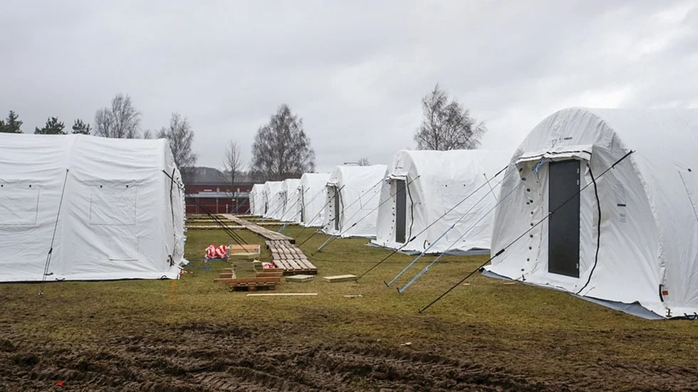 I skånska Revinge beslutade Migrationsverket och Myndigheten för samhällsskydd och beredskap, MSB, upprätta ett tältläger i slutet av 2015. Den formen av "extrema boendelösningar" har Sörmland inte behövt ta till.