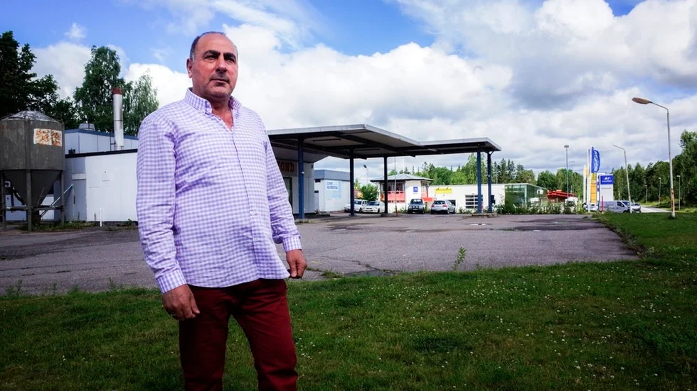 Hadher Abduladheem äger bilrekondfirman som ligger i korsningen Bievägen/Stensättersgatan. En detaljplan föreslår nu att fastighetsägaren får bygga tre flerbostadshus på platsen. Hans firma kommer därmed att tvingas flytta.