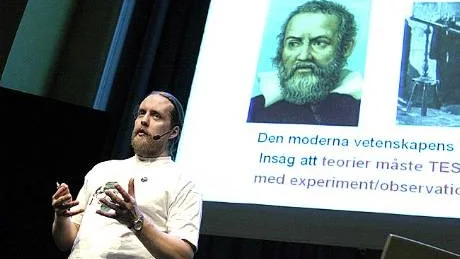 KRITISK. Johan Hansson, professor vid Luleå tekniska universitet, tycker att universitetet borde satsa mer på hörnstenarna fysik och matematik.