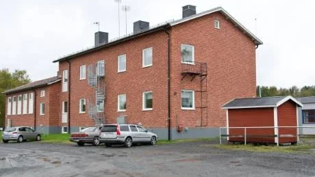 LOKALT FASTIGHETSBOLAG. Byborna i Bredåker är beredda att bilda bolag och köpa skolan. Därmed räddas denna och kommunen sparar rejält med pengar.