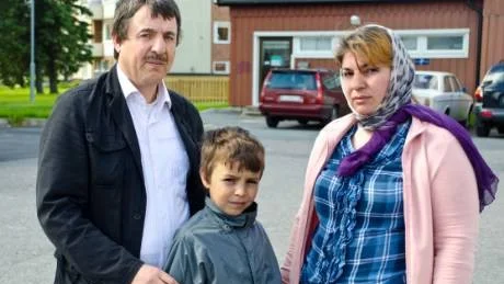 BEKYMMER. Familjen Ibrahim, Magomet och Luise Zeilikhanov har ytterligare fem medlemmar. De har problem med vägglöss och känner sig bollade mellan olika instanser.