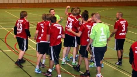 SEGERDANS. Kiruna HK bjöd på glädjedans efter årets första seger i division II.