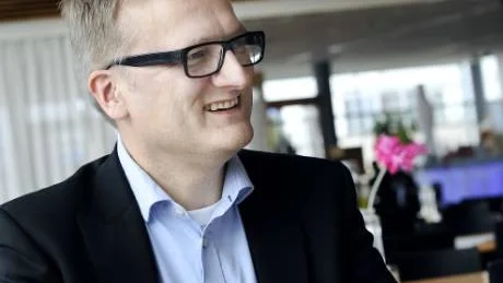 KUNDRELATIONER PÅ NÄTET. "Företag bör finnas i sociala medier eftersom man kan skapa långsiktiga kundrelationer". Det säger professor Niklas Myhr.