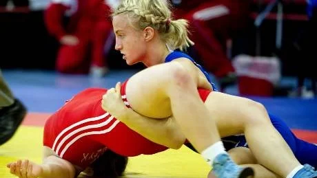 FAMNTAG. Sofia Mattson visade upp fin brottning och gick fram som en ångvält under Klippans Lady Open. Det tog henne bara 33 sekunder att fälla och besegra polskan Katarzyna Krawczyk i finalen.
