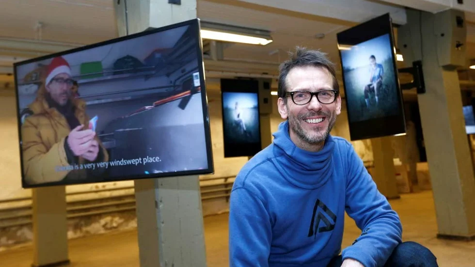 Många verk. Kjetil Berge är en av alla de konstnärer som ställer ut vid Havremagasinets samlingsutställning "Brännpunkt Barents", där han medverkar med ett antal videoverk.