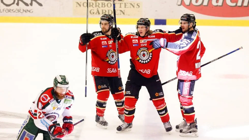 Emil Sylvegård (mitten) gjorde en bra insats i segern mot Frölunda.