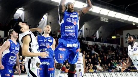 Tyrone Levett och resten av LF Basket fick kämpa mer än många trodde skulle vara nödvändigt för att vinna mot Jämtland.