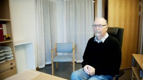 ARBETAR FÖR VÅLDSUTSATTA KVINNOR. "Hittills är det kvinnojourerna som tagit emot de våldsutsatta kvinnorna, men de har egentligen fått ta för stort ansvar", säger Sven Teglund vid socialtjänsten i Luleå.