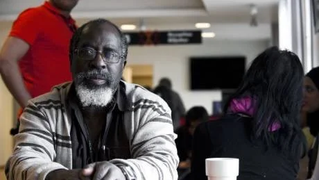 ROSENGÅRDS DALLAS. Diabaté Dialy Mory, 68, Malmö, berättade om sin egen integration i Sverige under ett besök i Luleå på torsdagen. Diabaté kallas även Rosengårds Dallas för sitt engagemang för utsatta ungdomar i Rosengård, Malmö.