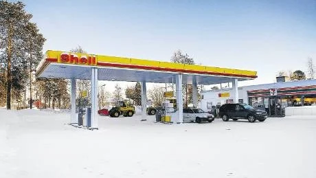 RÄTTEGÅNG STARTAR. På tisdag startar rättegången mot de två personer som rånade Shellmacken på Hällbruksgatan i mars i fjol.Foto: PETRA ISAKSSON