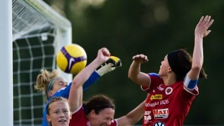Nådde inte. Målvakten Stephanie Labbé var Piteås bästa spelare, som så många gånger förr. Även Lena Blomkvist gjorde en godkänd insats. Foto: Lennart MÅnsson
