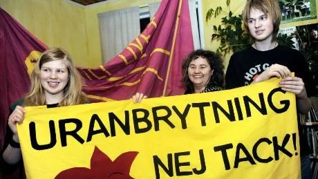 TILL FINLAND. Elisabeth Carlsson, Annika Eriksson och Erik Thor vill inte veta av vare sig svensk eller finsk kärnkraft.Foto: PETRA ISAKSSON