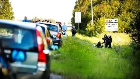 Sorg. Anhöriga och vänner sörjer den avlidne 19-åringen. Foto: Petra Isaksson