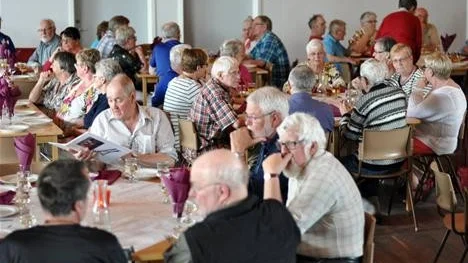 NYTT REKORD. Den årliga grillfesten samlade många medlemmar runt borden.