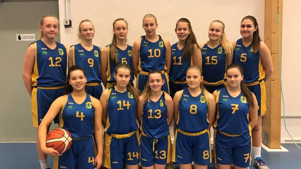 Stående från vänster. 
Lovisa Löfgren, Tova Rasmuson, Sofie Lundberg, Sanna Ström, Matilda Söderqvist, Ellen Flymalm, Elsa Alkberg. 

På knä från vänster
Naomi Purnell, Tua Lindehag, Saga Eriksson, Alva Nilsson, Janina Ericsson.