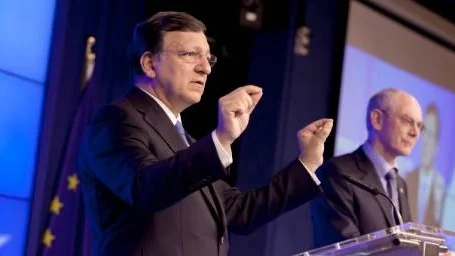 EU-kommissionens ordförande Jose Manuel Barroso (t.h) och presidenten i europeiska rådet, Herman van Rompuy, arbetar i motvind när EU-ländernas regeringschefer inte kan enas om långtidsbudgeten.