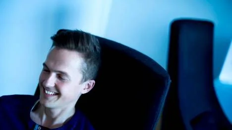 David Lindgren är storfavorit inför Melodifestivalens första delfinal, men han är medveten om att konkurrensen är tuff. "Det finns mycket starka låtar i startfältet. ´Gosa´ är till exempel en riktigt catchy låt som kommer att bli min sons nya favorit efter ´Dansa pausa´", säger han.