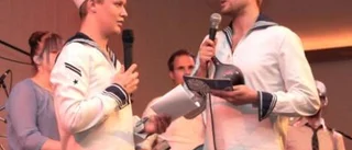 Lovord, humor och skönsång