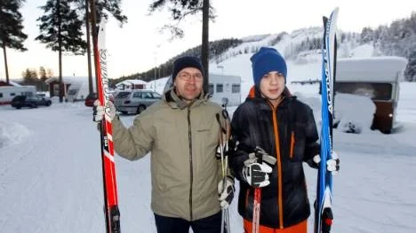 Intresset för husvagnsplatser har ökat med årets nya skogscamping. Hans och sonen Hannes Isaksson från Boden är nöjda med utbudet i Kanis.