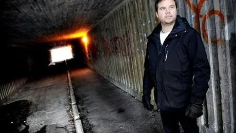 SVÅRT. Jens Engberg, produsktionsledare på gatukontoret och ansvarig för gatu- och parkbelysningen i Luleå, berättar att belysningen i gångtunnlar ofta utsätts för skadegörelse. "Det är svårt att göra dem trygga", säger han.